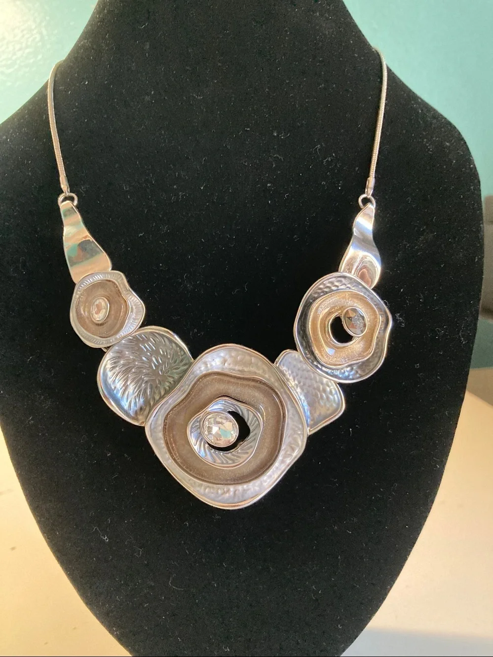 Fashion Statement Necklace in Silver Tone Metal Unbranded